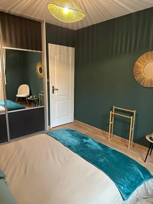 Comme A La Maison… Pusignan 0*,