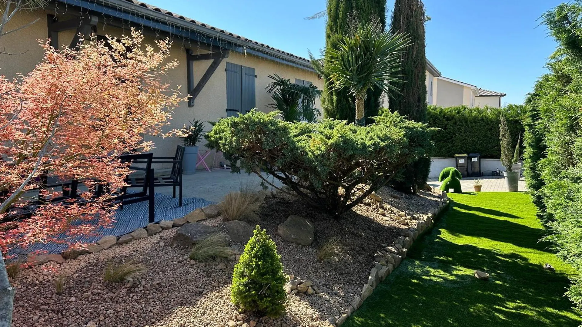 Comme A La Maison… Pusignan Appartement
